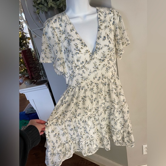 So True White Floral Print Tiered Short Sleeve Mini Dress - Picture 2 of 4